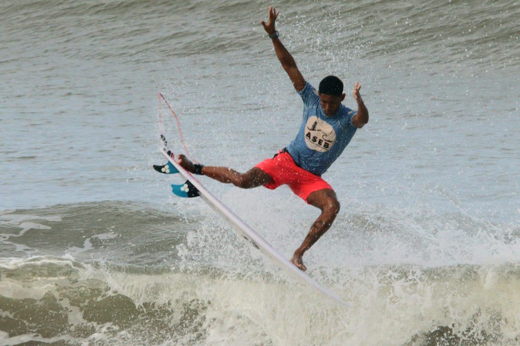 Fabrício Bulhões vence mais uma etapa e dispara na liderança do campeonato estadual baiano. Foto: Lola Porto