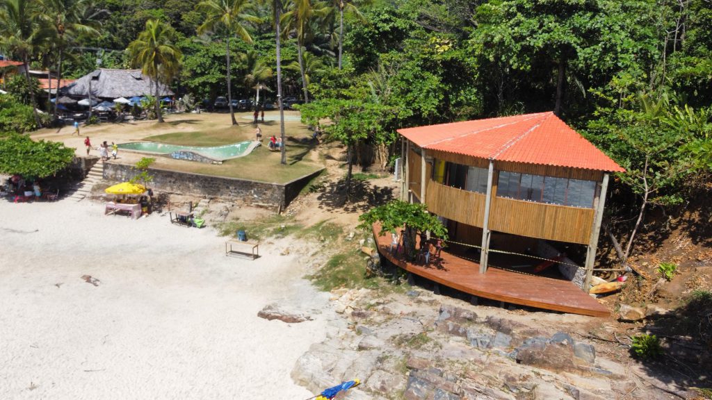 Centro de Treinamento de Surf - Praia da Tiririca, Itacaré, BA - Foto @fabricianojuniorsurf.