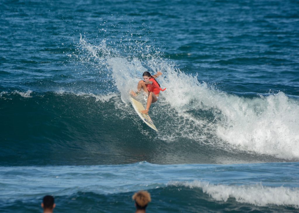 Catarina Lorenzo, atual campeã baiana da categoria Surf Feminino. Foto Rodrigo Calzone